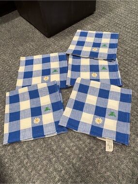 Blue & White Checkered Cotton Napkin Set with Daisy and Frog Embroidery 5